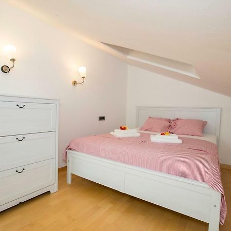Apartment Sanja Rab Town Zewnętrze zdjęcie