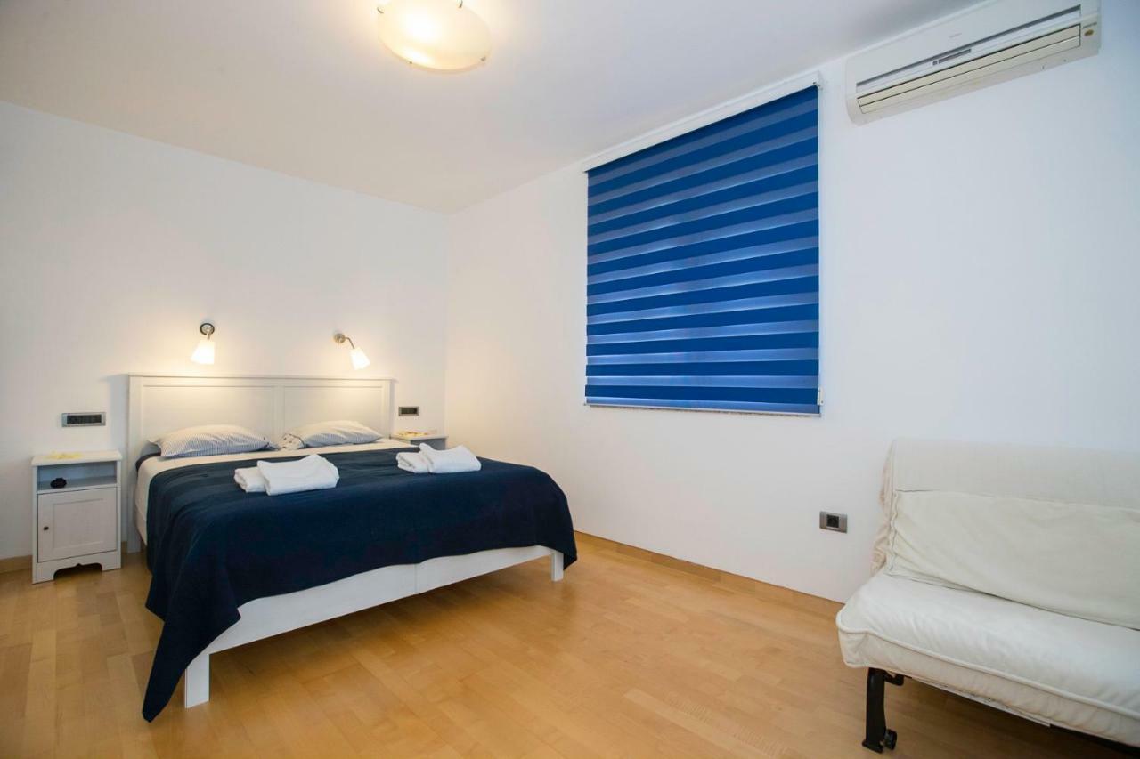 Apartment Sanja Rab Town Zewnętrze zdjęcie